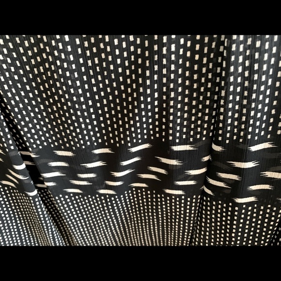 Classic Black & white sheer viscose pleaded skirt just below the knee US 10 - 12 - Picture 6 of 15